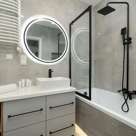 Apartament Przestronny Z 2 Sypialniami I Balkonem By Renters