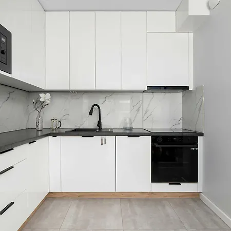 Apartament Przestronny Z 2 Sypialniami I Balkonem By Renters *