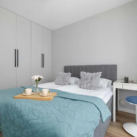 Apartament Przestronny Z 2 Sypialniami I Balkonem By Renters *