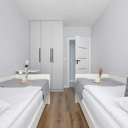 Apartament Przestronny Z 2 Sypialniami I Balkonem By Renters Katowice