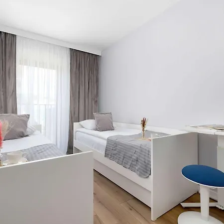 Przestronny Z 2 Sypialniami I Balkonem By Renters Katowice