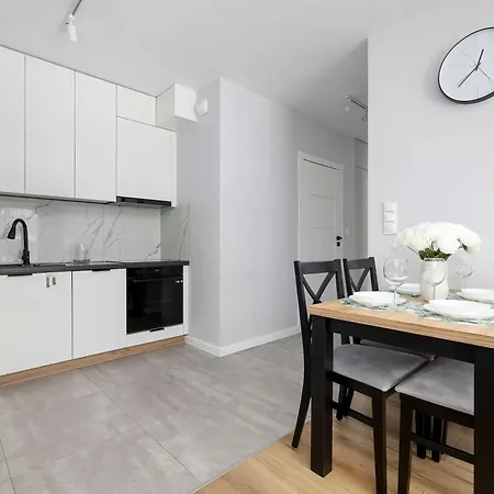 Przestronny Z 2 Sypialniami I Balkonem By Renters Katowice