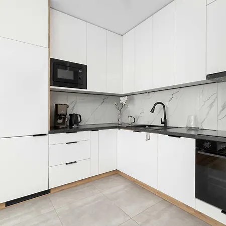 Przestronny Z 2 Sypialniami I Balkonem By Renters Apartament