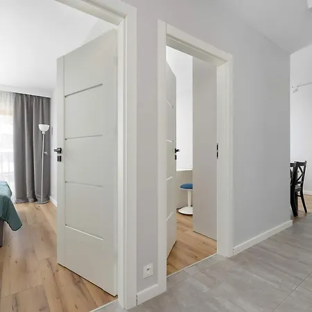 Przestronny Z 2 Sypialniami I Balkonem By Renters *